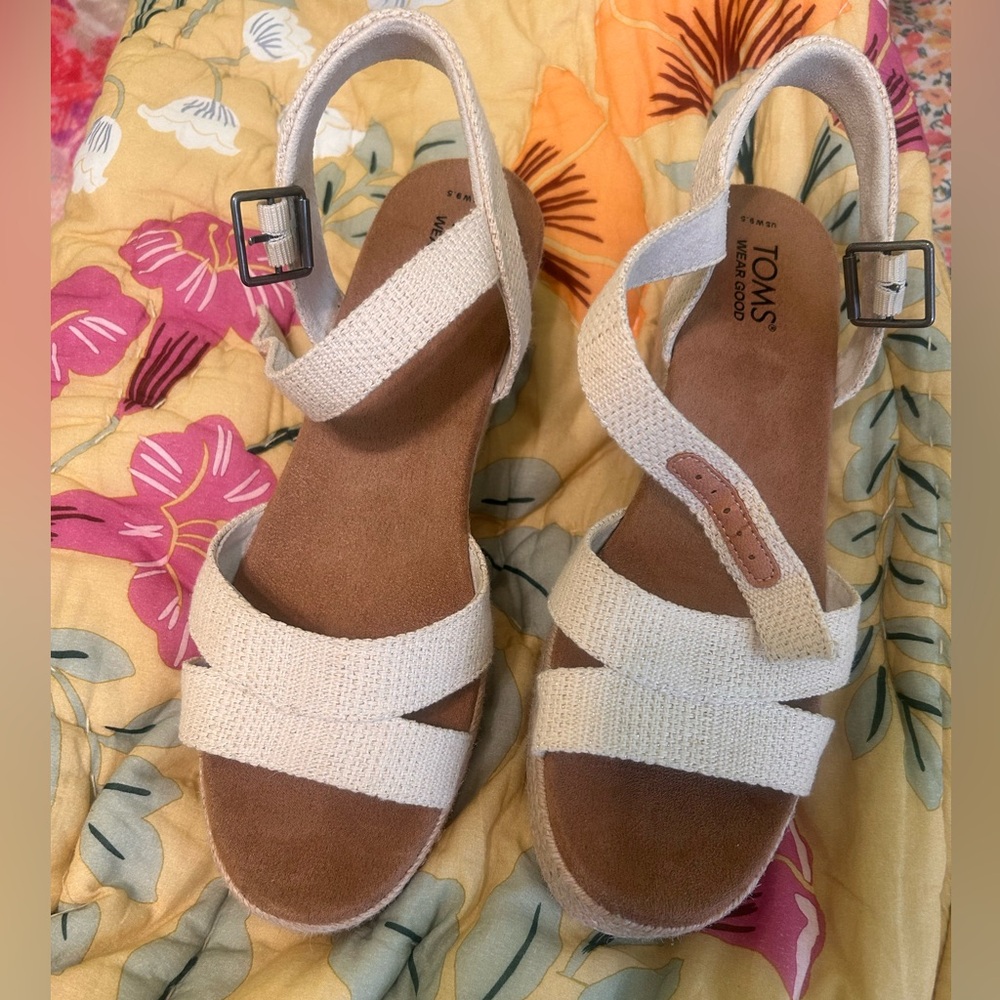 Toms Audrey Wedge in Natural Metallic !New Without Tags!
